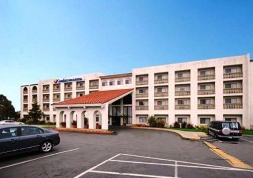 фото отеля Comfort Inn and Suites Newark