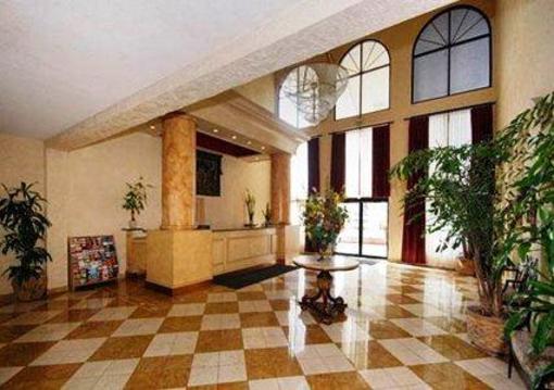 фото отеля Comfort Inn and Suites Newark