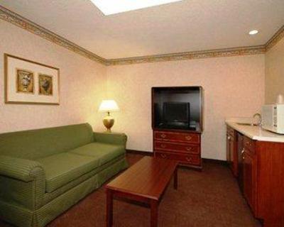 фото отеля Comfort Inn and Suites Newark