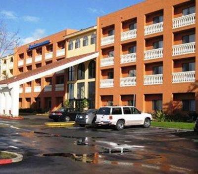 фото отеля Comfort Inn and Suites Newark