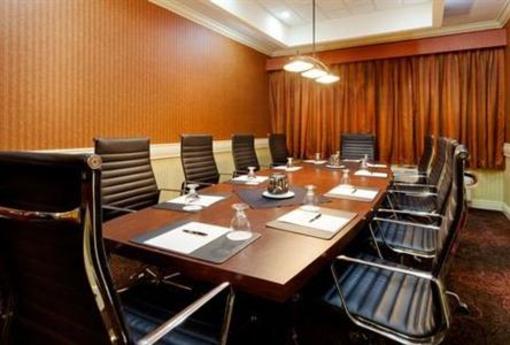 фото отеля Ramada Plaza Long Island MacArthur Airport Hotel
