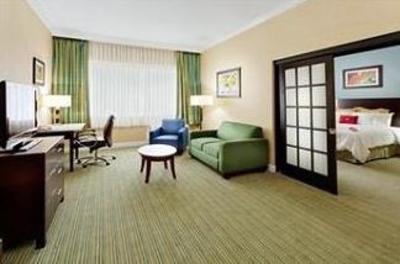 фото отеля Ramada Plaza Long Island MacArthur Airport Hotel