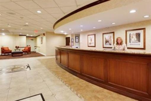 фото отеля Ramada Plaza Long Island MacArthur Airport Hotel