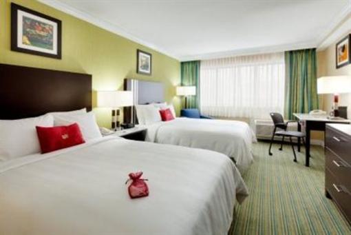 фото отеля Ramada Plaza Long Island MacArthur Airport Hotel
