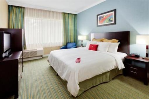 фото отеля Ramada Plaza Long Island MacArthur Airport Hotel