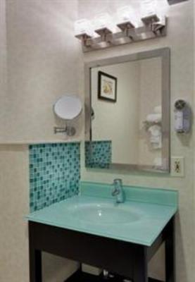 фото отеля Ramada Plaza Long Island MacArthur Airport Hotel