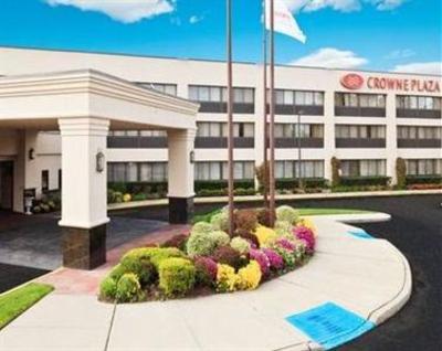 фото отеля Ramada Plaza Long Island MacArthur Airport Hotel