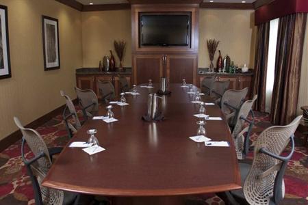 фото отеля Hilton Garden Inn Milwaukee Airport