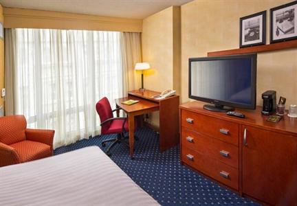 фото отеля Courtyard Hotel Northwest Washington D.C.