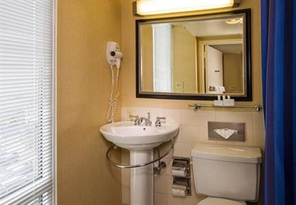 фото отеля Courtyard Hotel Northwest Washington D.C.