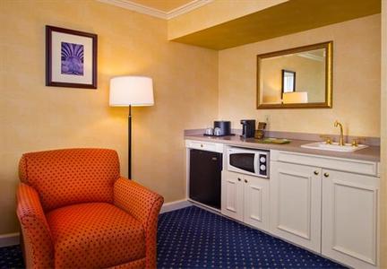 фото отеля Courtyard Hotel Northwest Washington D.C.