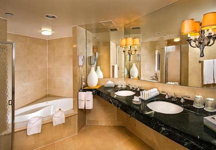 фото отеля Courtyard Hotel Northwest Washington D.C.