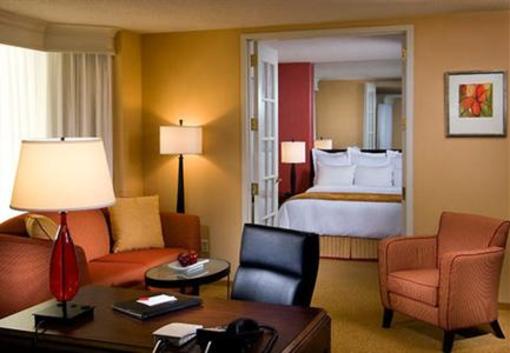 фото отеля Chicago Marriott Suites Downers Grove