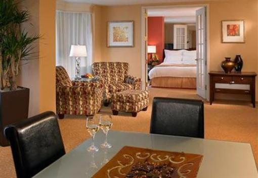 фото отеля Chicago Marriott Suites Downers Grove