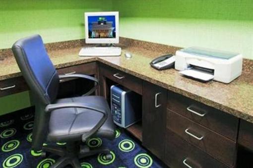фото отеля Holiday Inn Express Hotel and Suites Belgrade