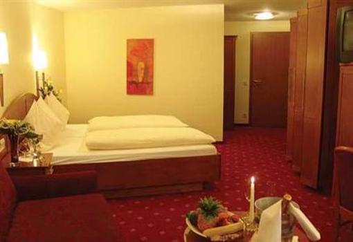 фото отеля Landhotel & Restaurant Westerwaldgrill Hoehn