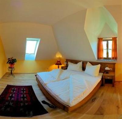 фото отеля Gastehaus & Heuriger Turm Wachau