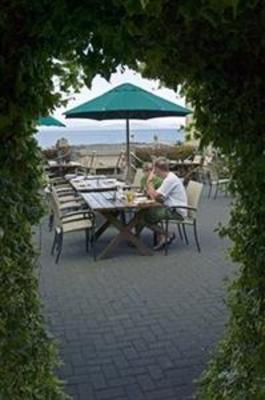 фото отеля Kingfisher Oceanside Resort and Spa