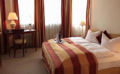 фото отеля Hotel Adler Ruesselsheim