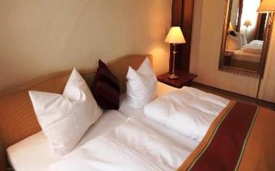 фото отеля Hotel Adler Ruesselsheim
