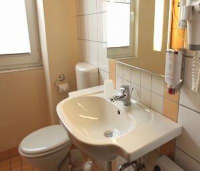 фото отеля Hotel Adler Ruesselsheim