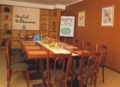 фото отеля Hotel Adler Ruesselsheim