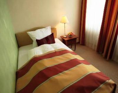фото отеля Hotel Adler Ruesselsheim