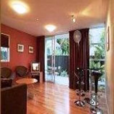 фото отеля Sumner Beach Apartments