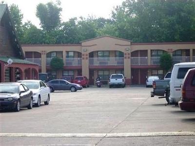 фото отеля Tahlequah Motor Lodge