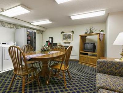 фото отеля Super 8 Motel Saint Clair