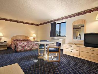 фото отеля Super 8 Motel Saint Clair