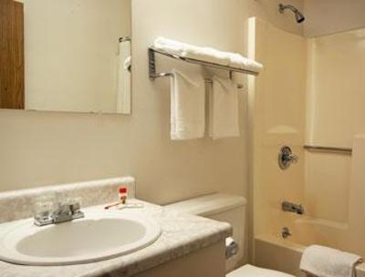 фото отеля Super 8 Motel Saint Clair