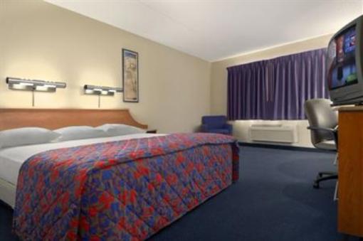 фото отеля Red Roof Inn & Suites Cleveland - Elyria