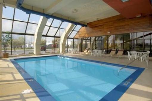 фото отеля Red Roof Inn & Suites Cleveland - Elyria