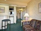 фото отеля Ramada Inn & Suites
