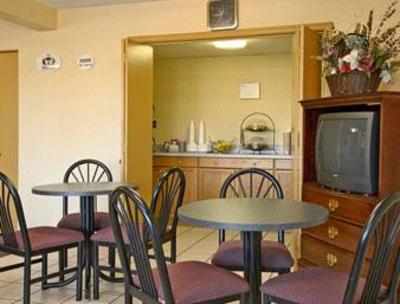 фото отеля Super 8 Motel Mall Clarksville (Tennessee)
