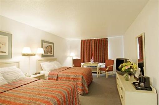 фото отеля Americas Best Value Inn Lake Erie Sandusky