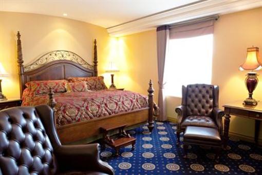 фото отеля Chateau Louis Hotel & Conference Centre