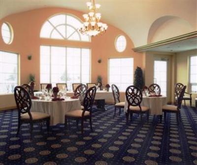 фото отеля Chateau Louis Hotel & Conference Centre