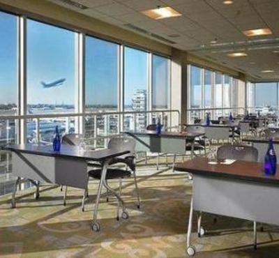 фото отеля Radisson Hotel at Los Angeles Airport