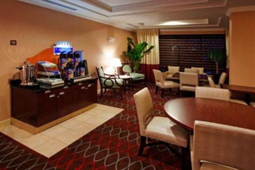 фото отеля Holiday Inn Express Hotel & Suites Washington DC-Northeast