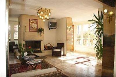фото отеля Hotel Le Dauphin Arcachon