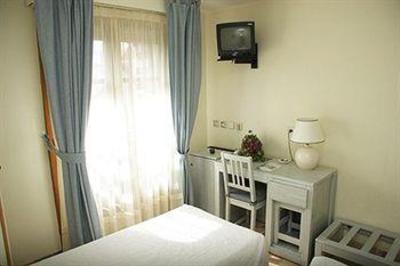 фото отеля Hotel Le Dauphin Arcachon