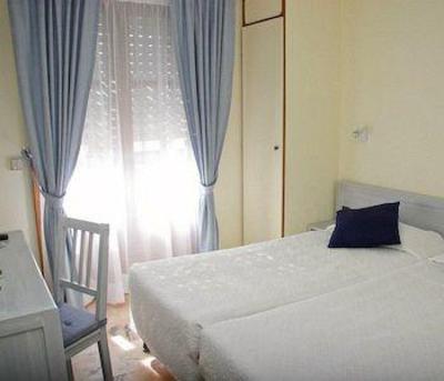 фото отеля Hotel Le Dauphin Arcachon