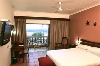 фото отеля Lazylagoon Sarovar Portico Suites Calangute