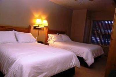 фото отеля Waterton Lakes Resort