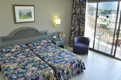 фото отеля Hotel Catalonia Ses Estaques Ibiza