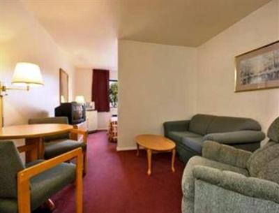 фото отеля Super 8 Farmington