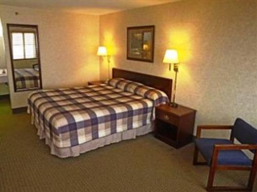 фото отеля LivINN Hotel Fridley