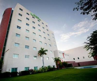 фото отеля Wyndham Garden Colima